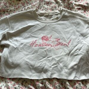 🌻 UO Heaven Sent Cropped Sweater Crew Neck

eligible for closet clearout